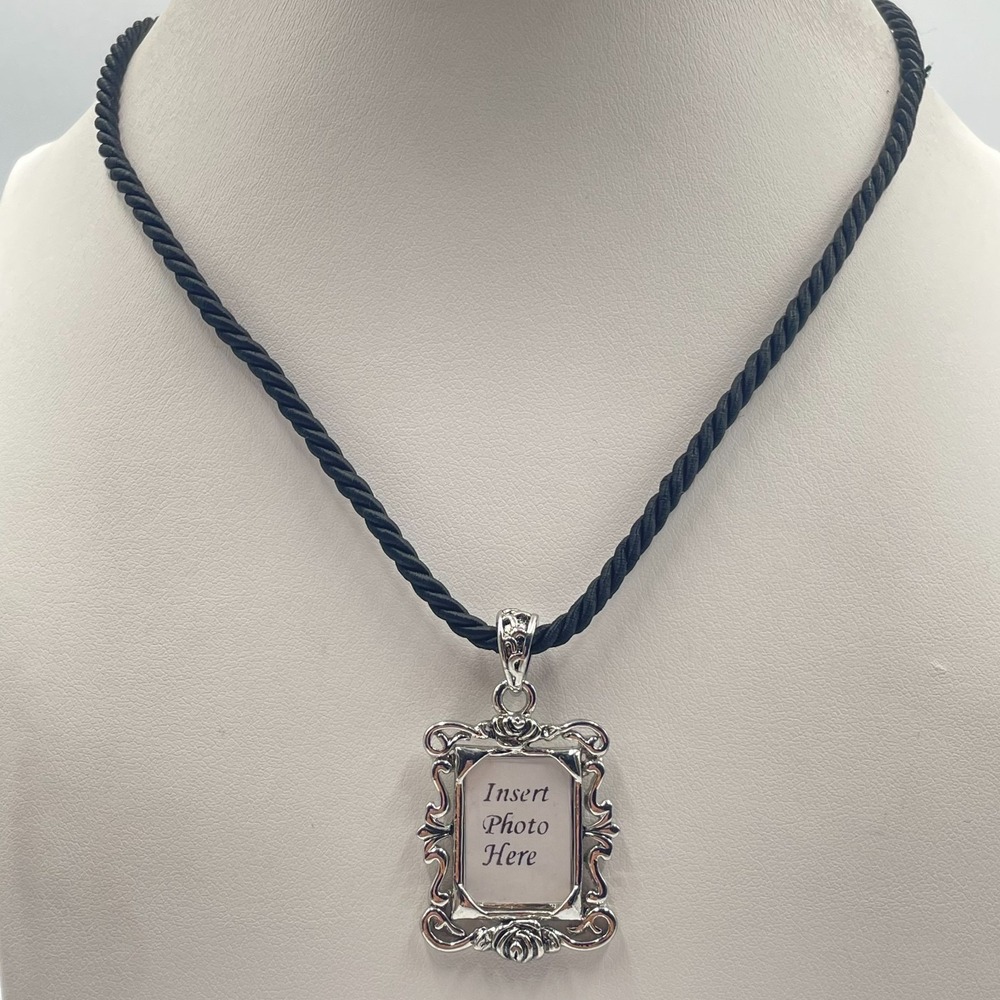 VTG Y2K Cookie Lee Silver Tone Picture Frame Pendant Black Twisted Cord Necklace